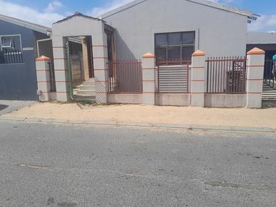 House For Sale in Groenheuwel, Paarl