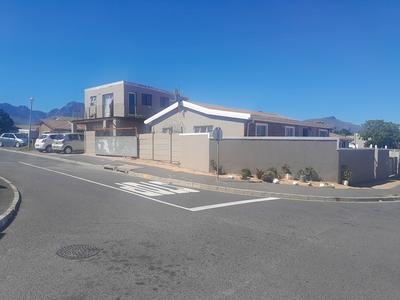House For Sale in New Orleans, Paarl