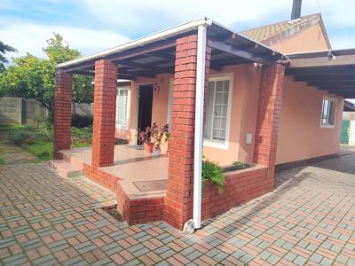 House For Sale in Groenheuwel, Paarl